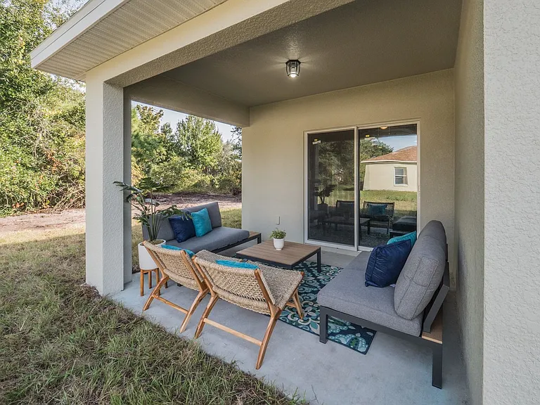 820 NE 7th Pl — Photo 26