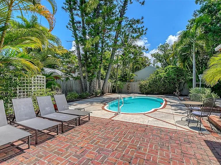 1127 S Osprey Ave — Photo 53