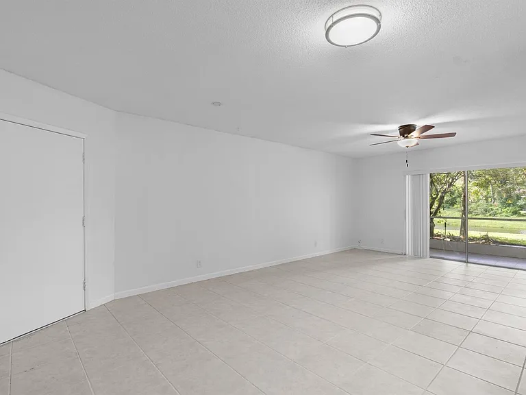 10693 N Military Trl #7 — Photo 2