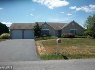 2272 Pikeside Dr, Greencastle, PA