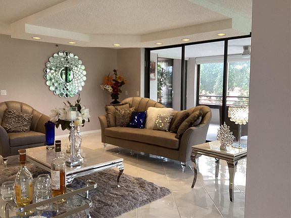 5th image of 7567 Imperial Drive #201