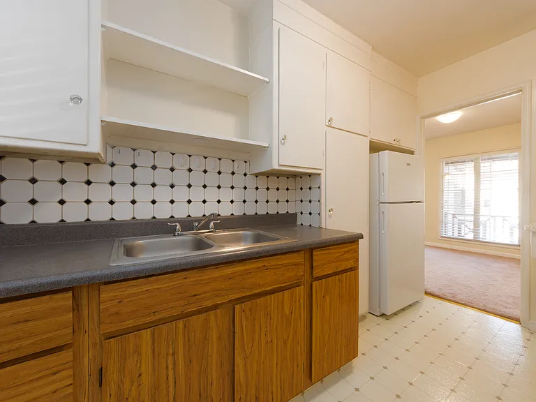 1117 Harrison St #3 — Photo 3