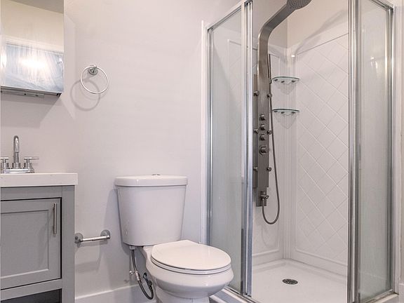 4th image of 3049 N Stillman St #12
