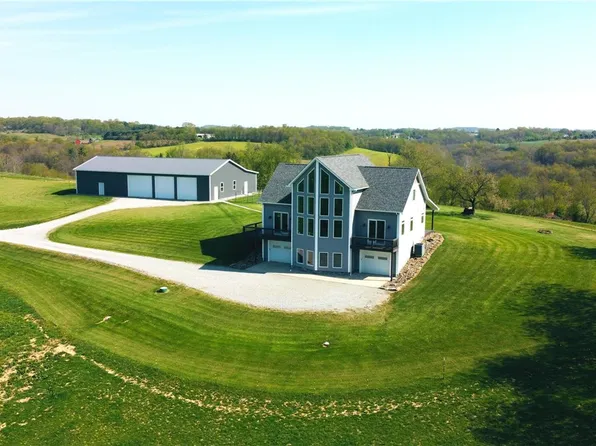 180 Lake Forest Blvd, Scottdale, PA 15683