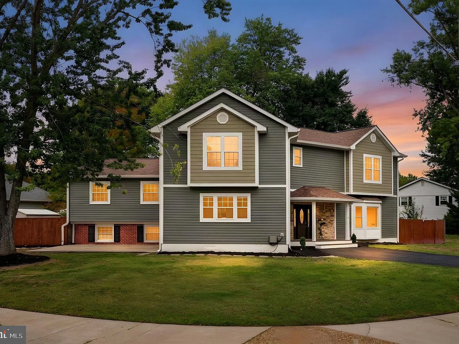 5 bed, 4.5 bath, 3576 sqft, $4,800 — Photo 1