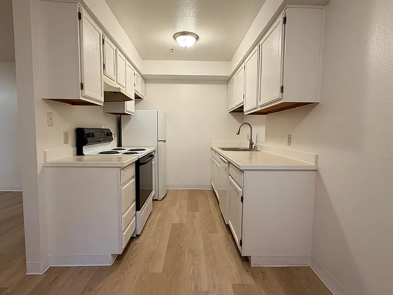 Brighton North Apartments — Photo 18