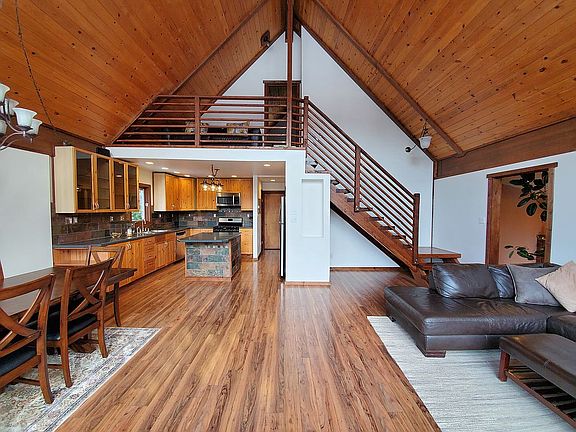 Upper level open air living