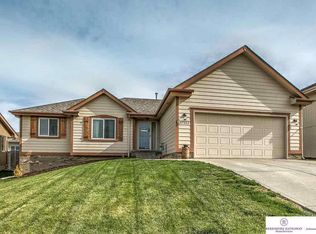 17212 Palisades Dr, Omaha, NE 68136