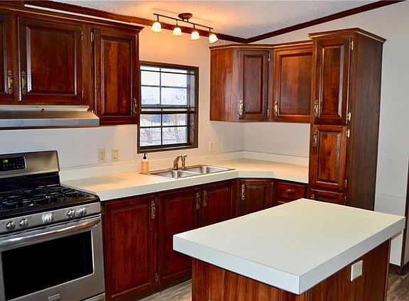 4th image of 528 Christian Ave