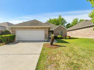 105 Cottage Dr, Hattiesburg, MS 39402