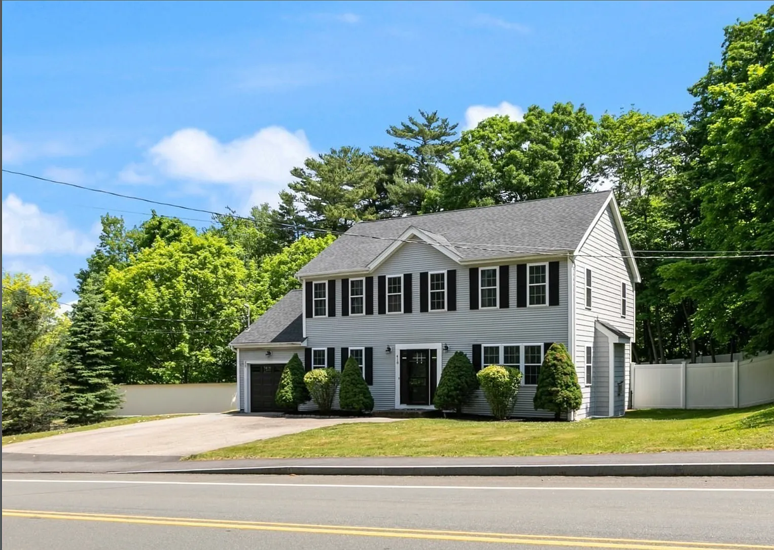 3 bed, 1.5 bath, 1872 sqft, $4,100 — Photo 3