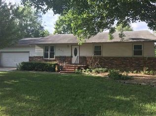 411 W 13th St, Newton, KS 67114