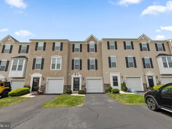 110 Topaz Dr, Gilbertsville, PA 19525