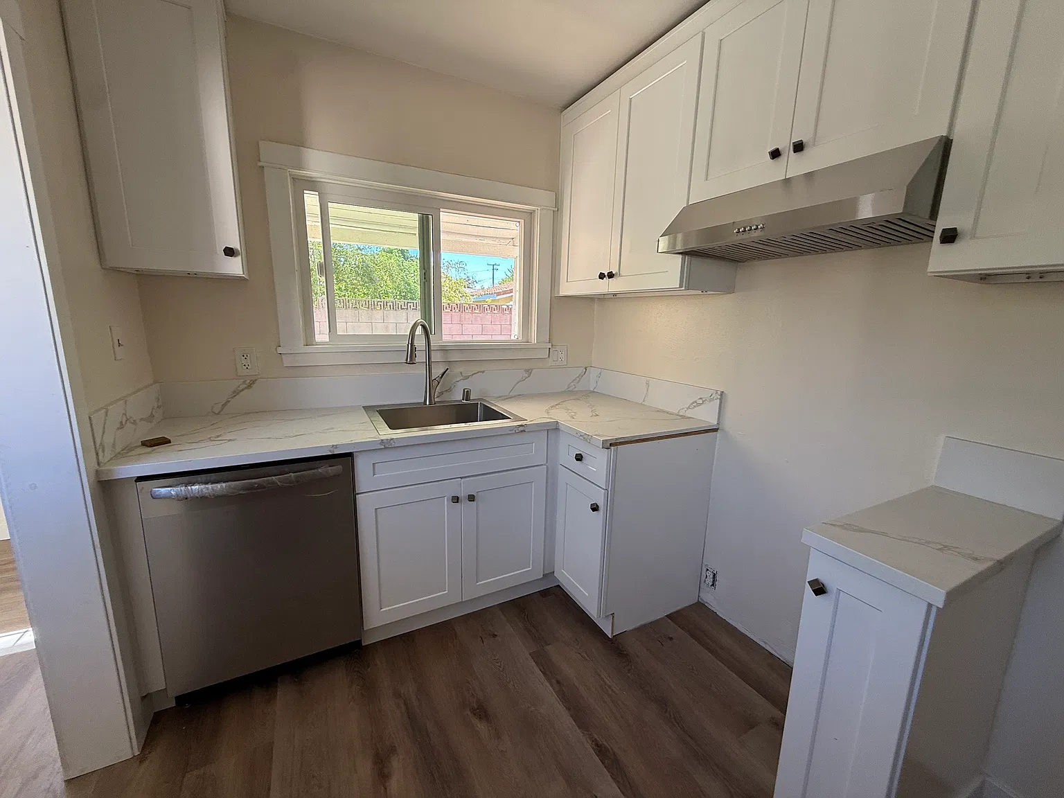 2 bed, 1.5 bath, 903 sqft, $2,800 — Photo 3