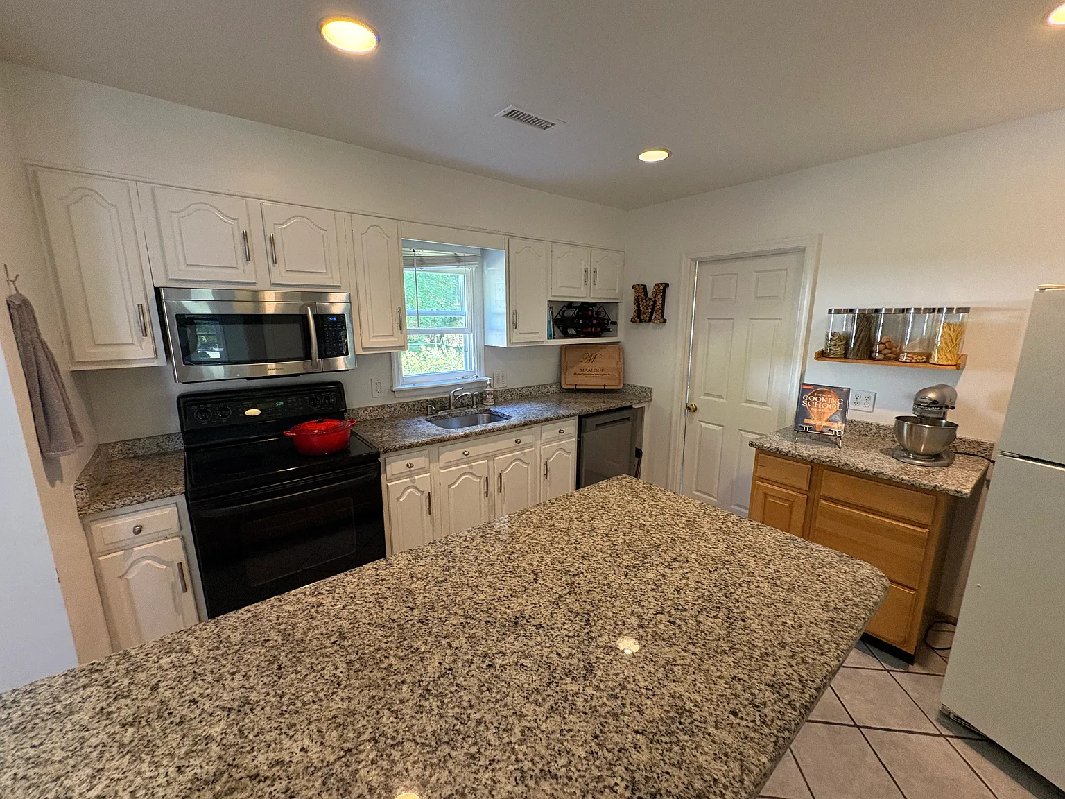 3 bed, 1731 sqft, $2,995 — Photo 4