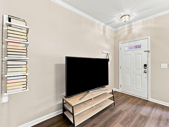 4th image of 236 Cedar Elm Rd