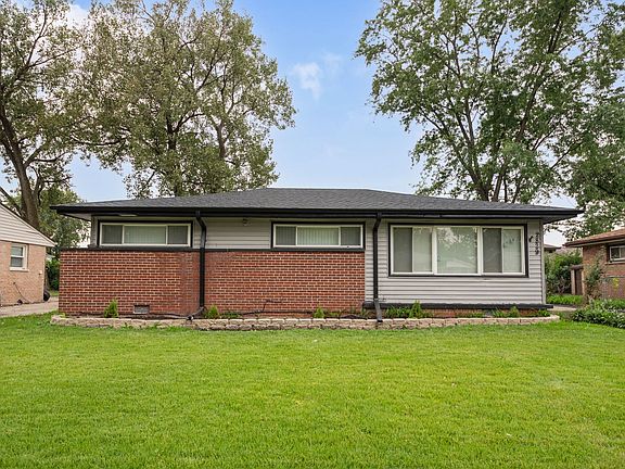 2nd image of 2829 Stafford Dr