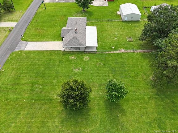 4th image of 669 Amber Dr