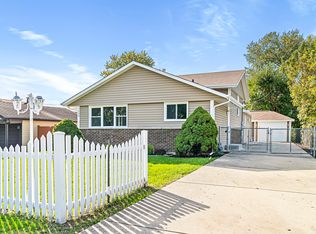 1490 Wedgewood Ave, Des Plaines, IL