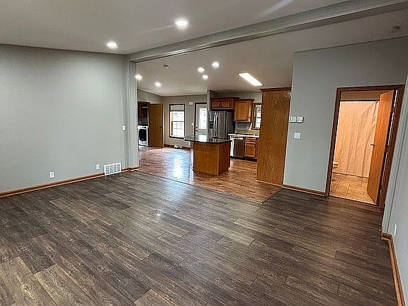 2nd image of 507 5th St W