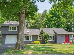 10 Fairview Ave, Pequannock, NJ 07440