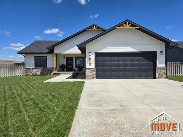 810 W Edelle Ave, Sublette, KS 67877