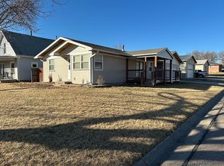 202 W Gage St, Blue Hill, NE 68930