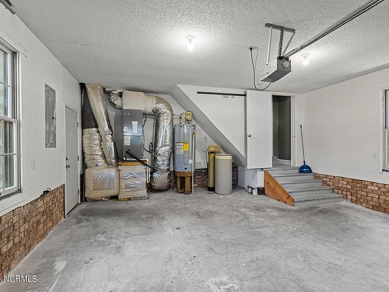 5722 Gondolier Dr — Photo 36