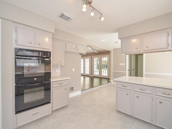 3rd image of 7615 Bankside Dr