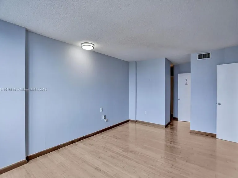 11930 N Bayshore Dr #601 — Photo 18