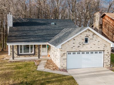 8555 S Parknoll Dr, Oak Creek, WI, 53154