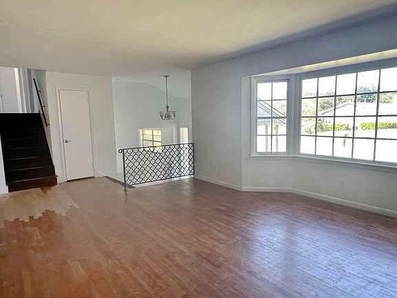 4th image of 6702 White Oak Dr