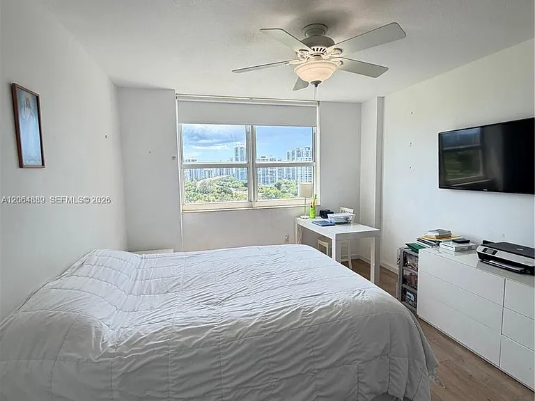 19501 W Country Club Dr #1215 — Photo 14