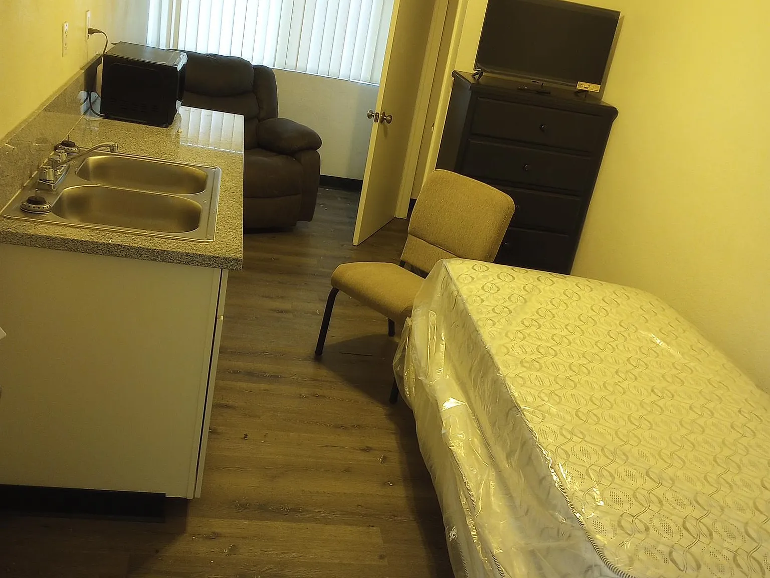 Studio, 236 sqft, $1,135 — Photo 4