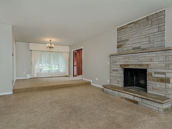 3rd image of 619 E Arnold St