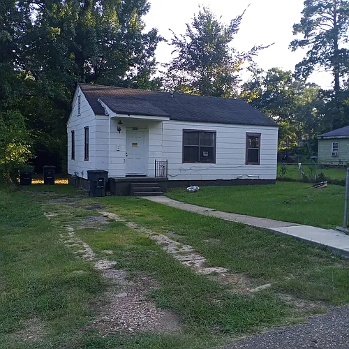3911 Sumner St Photo 1