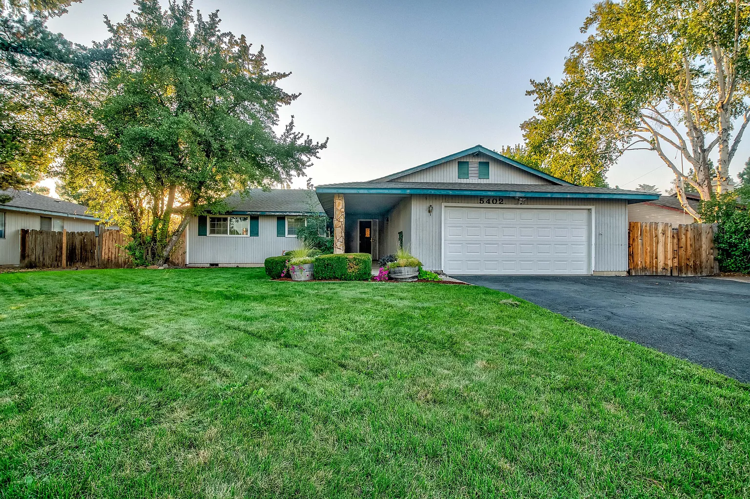 5402 Knightwood Dr photo 1