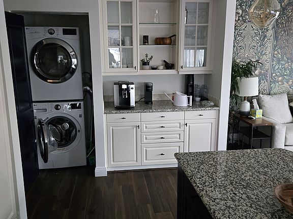 2nd image of 400 E 3rd Ave APT 404