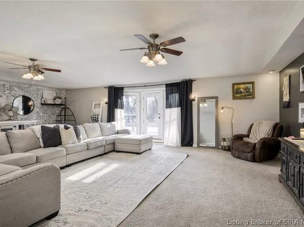 609 Catalpa Street, Sellersburg, IN 47172