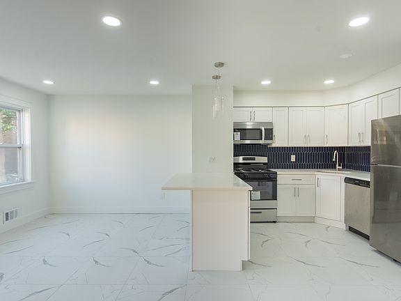 3rd image of 550 Adams Ln #3