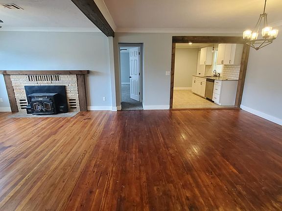 4th image of 203 E Arden St
