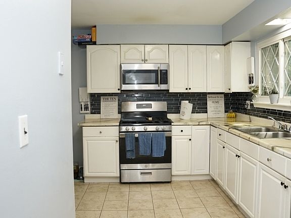 5th image of 118 Devonshire Ct