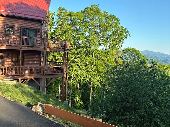 2nd image of 4014 Callalantee Dr