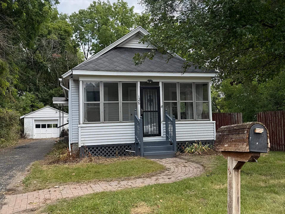 126 Price St