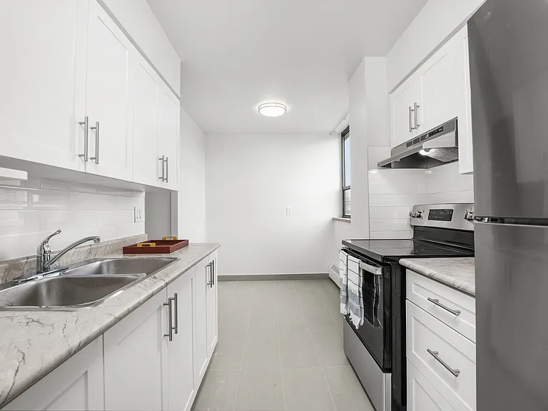 41 Warrender Ave #2 BD — Photo 6
