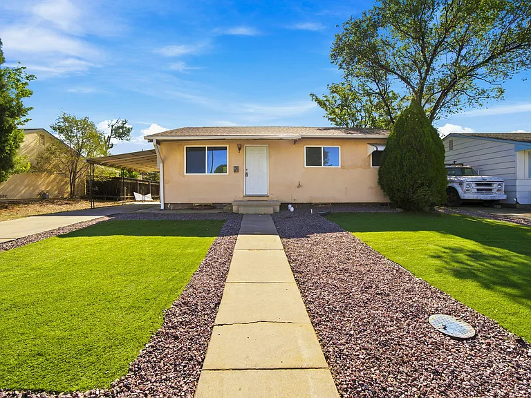 1810 Yakima Ln — Photo 1