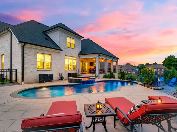1012 Keeneland Dr, Gallatin, TN 37066