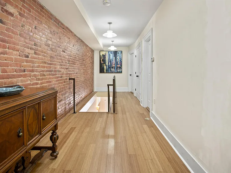 32 Concord Sq #1 — Photo 15