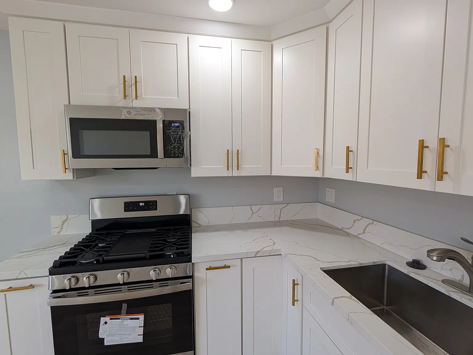 2 bed, 400 sqft, $2,700 — Photo 4