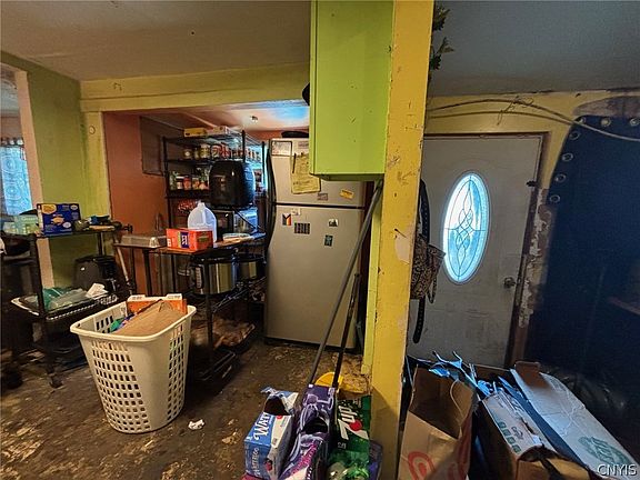 5th image of 102 Oakley Rd